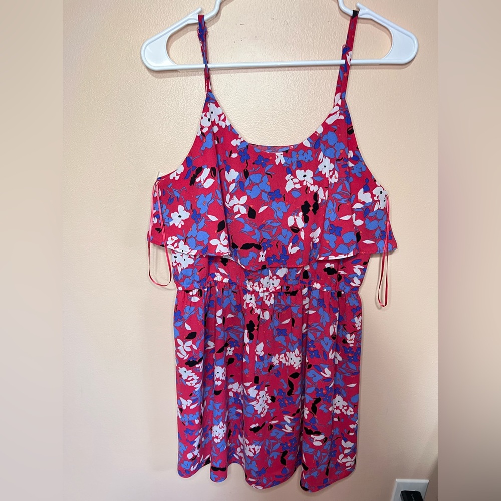 Sleeveless pink dress with floral print